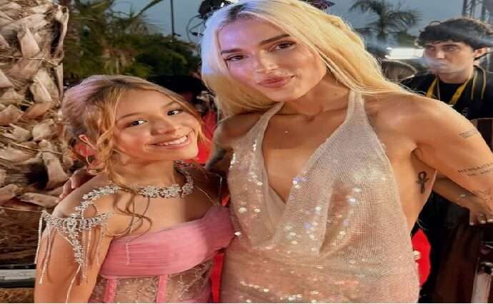 La venezolana Anny deslumbra en la alfombra roja de los Premios Juventud 2026