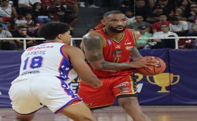Cocodrilos vence 66-58 a Trotamundos en el inicio de la Liga Superior de Baloncesto