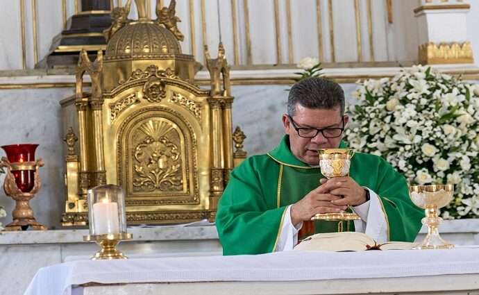Pampatar despide al presbítero José Jesús Velásquez Quijada con una emotiva misa