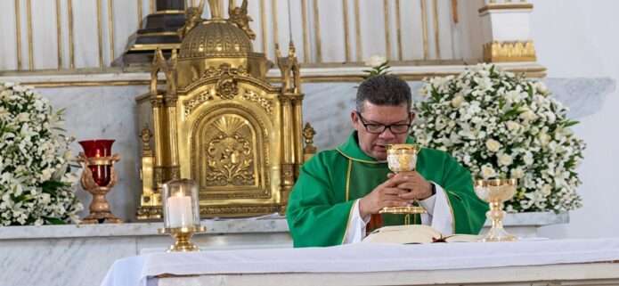 Pampatar despide al presbítero José Jesús Velásquez Quijada con una emotiva misa