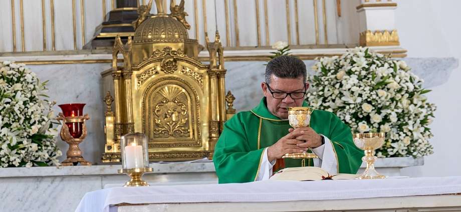 Pampatar despide al presbítero José Jesús Velásquez Quijada con una emotiva misa