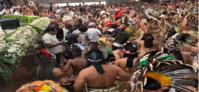 Indios Cospes rinden tributo a la Virgen de Coromoto en Portuguesa