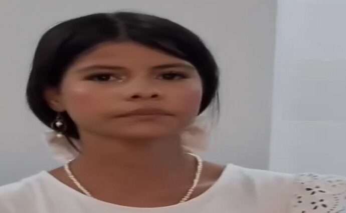 Eva Oliveros le canta a la Virgen del Valle durante su tradicional bajada
