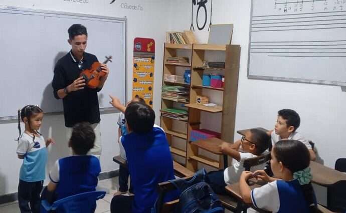 Un nuevo compás de esperanzas: Bienvenidos al año escolar en la UEJE