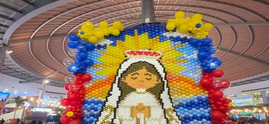 Monumental escultura de la Virgen del Valle con 20 mil globos en Sambil Margarita