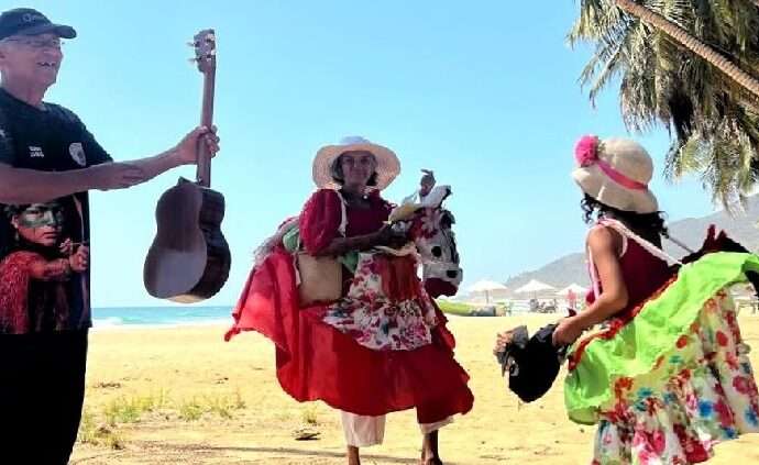 La memoria de la Burriquita de Antolín: 78 años de baile, playa y tradición viva en Bahía El Tirano