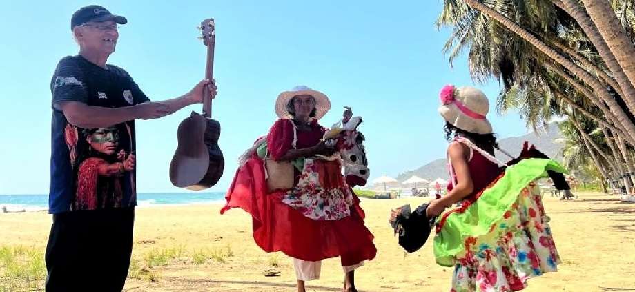 La memoria de la Burriquita de Antolín: 78 años de baile, playa y tradición viva en Bahía El Tirano
