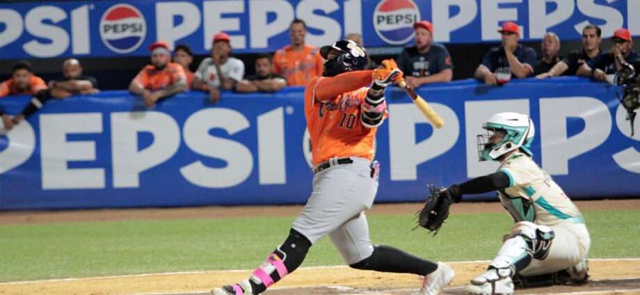 Tiburones se imponen en Valencia y Caribes asalta el liderato