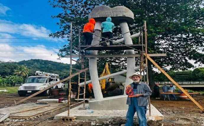 Humberto Cazorla trabaja en la escultura que presentará en Puerto Rico