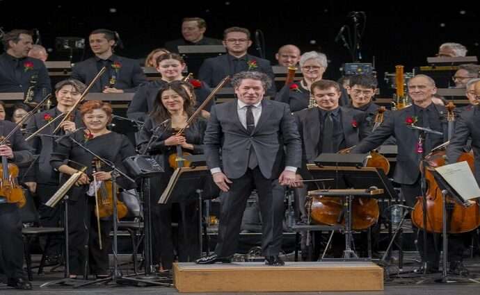Gustavo Dudamel inicia su primera gira internacional al frente de la Filarmónica de Nueva York