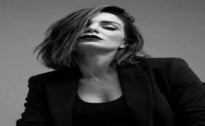 Elena presenta «Dime Cómo», un visceral canto a la resiliencia contra el maltrato