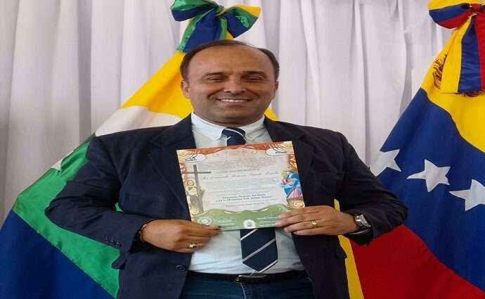 Caracciolo Luzardo es nombrado "Hijo Adoptivo de Los Robles"