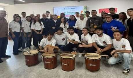 Fundación Gaiteros de Corazón dota de instrumentos a agrupaciones infantiles y universitarias del Zulia