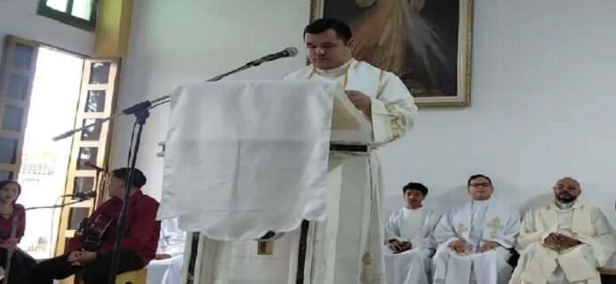 Lonnys Lárez asume como nuevo párroco de Santa Rosa de Lima en Villa Rosa