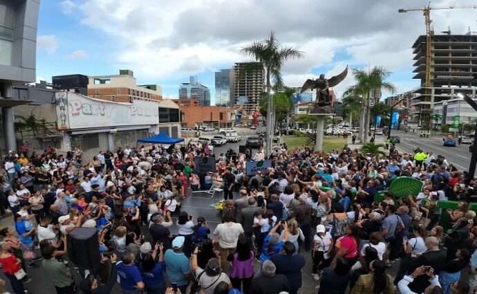 Develan escultura del Arcángel San Miguel en Las Mercedes