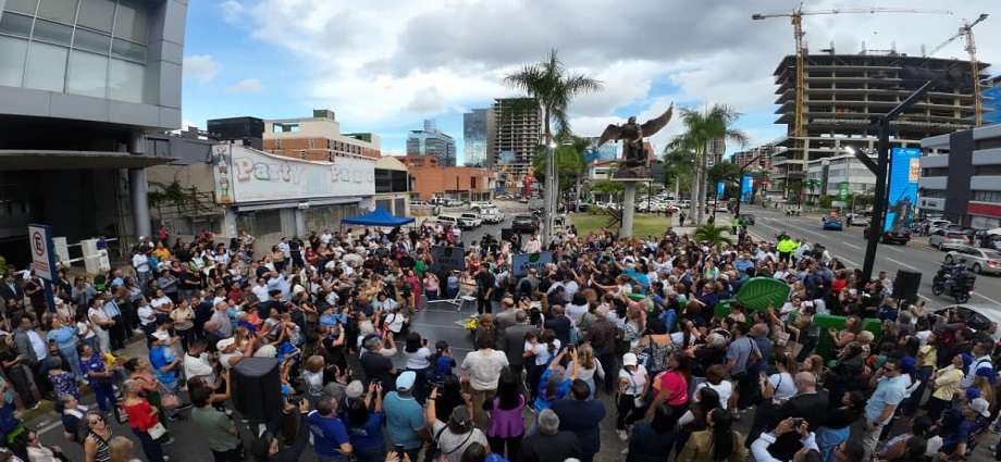 Develan escultura del Arcángel San Miguel en Las Mercedes