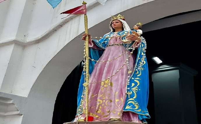 Feligreses de Macarao inician fiestas patronales con procesión de Nuestra Señora del Rosario de Curucay