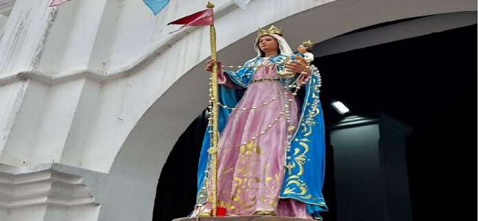 Feligreses de Macarao inician fiestas patronales con procesión de Nuestra Señora del Rosario de Curucay