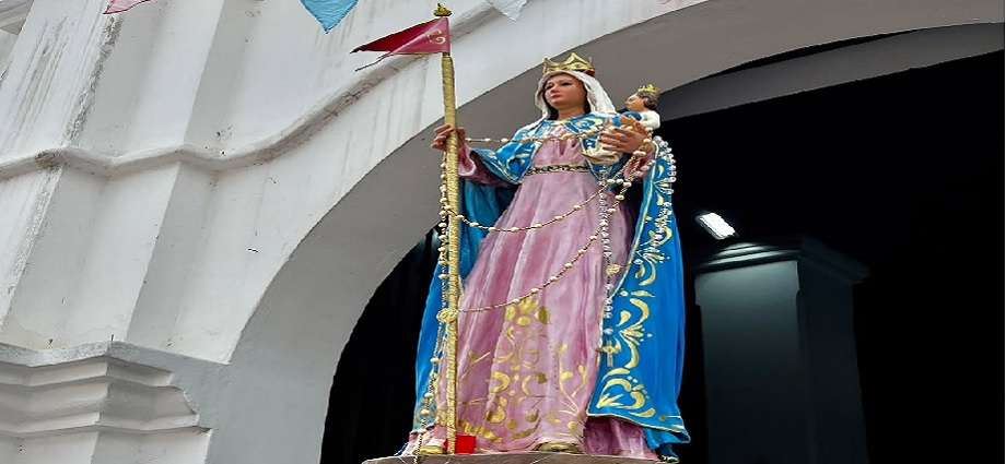 Feligreses de Macarao inician fiestas patronales con procesión de Nuestra Señora del Rosario de Curucay