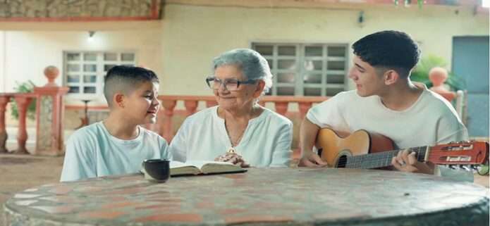 Zagalines del Padre Vílchez estrena el video de «El amor de los abuelos»